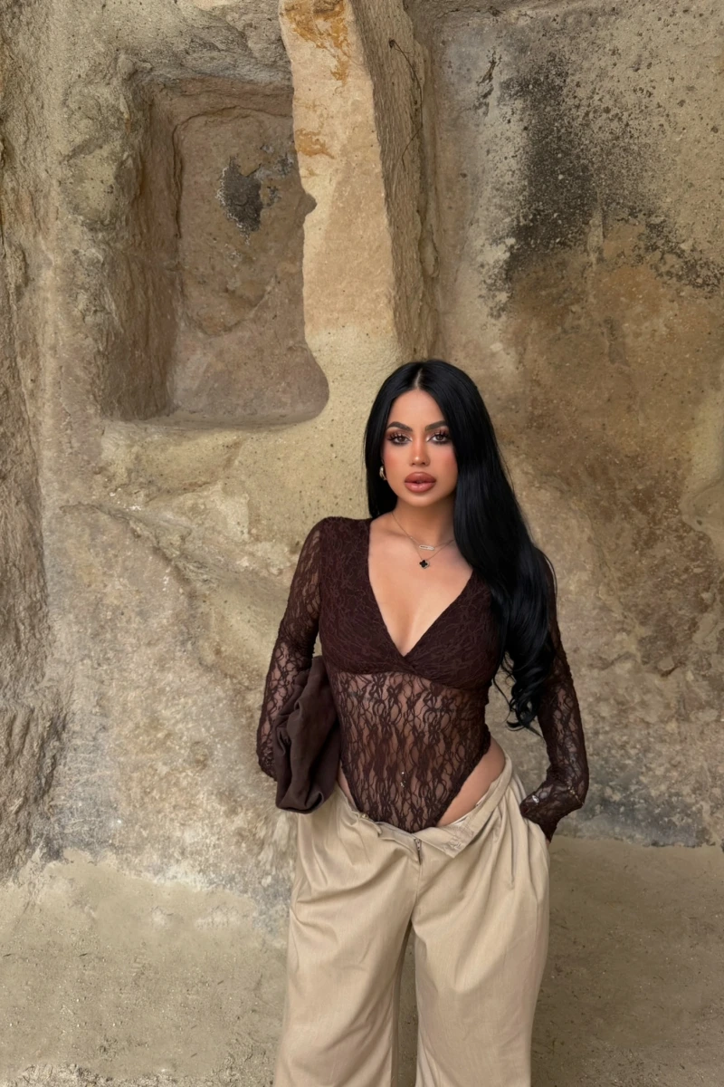 Kahve İçi Astarlı Güpürlü Bodysuit
