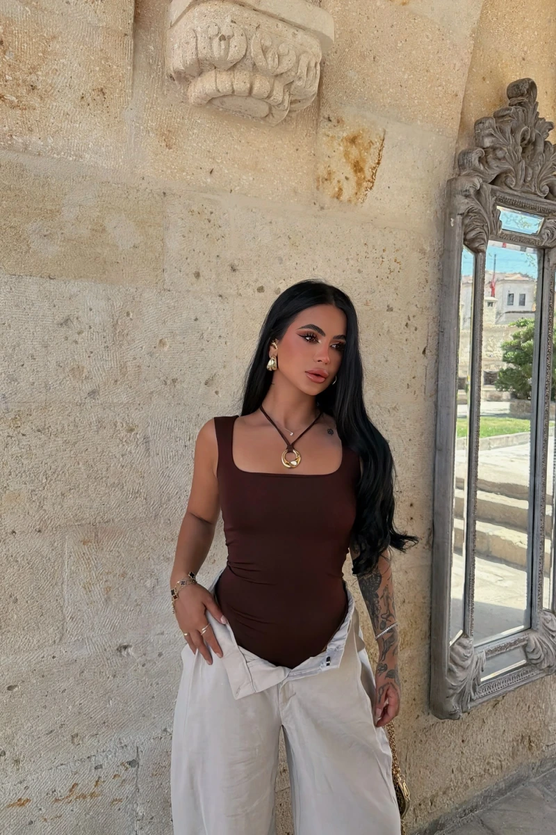 Kahve Kare Yaka Basic Bodysuit