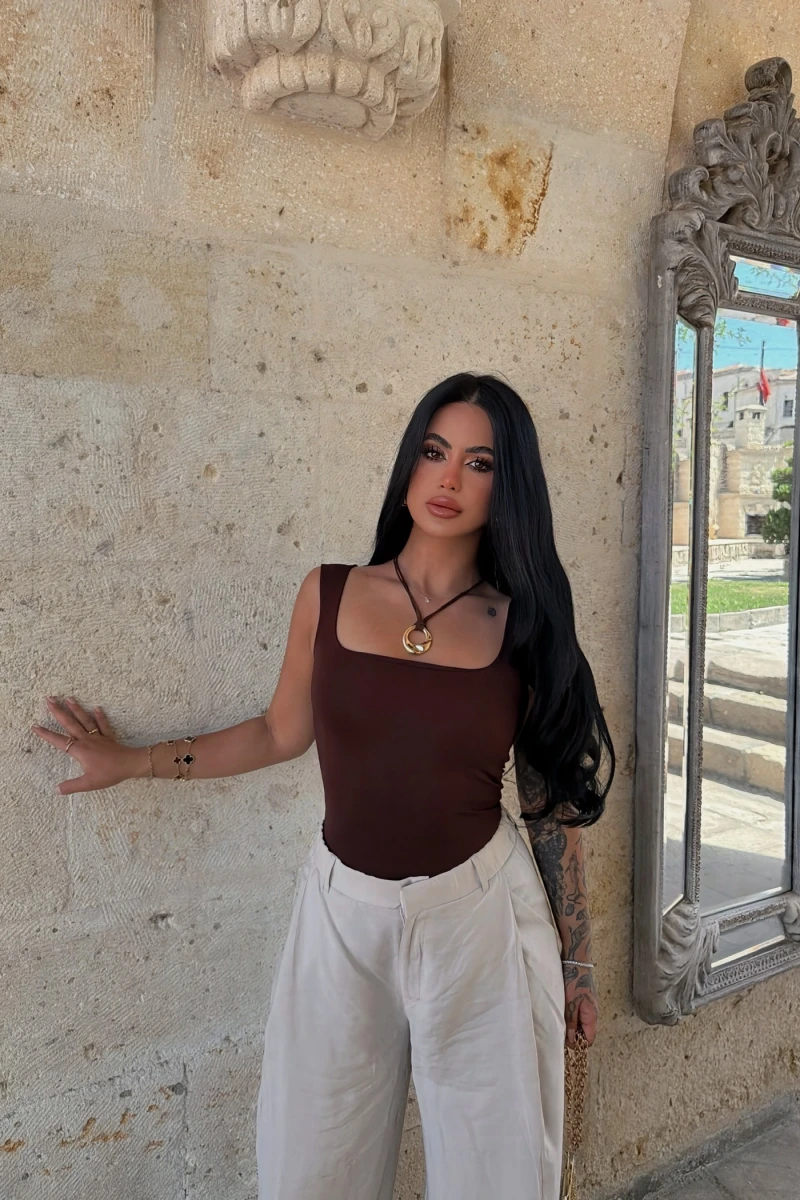 Kahve Kare Yaka Basic Bodysuit