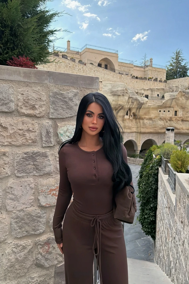 Kahve Yaka Düğmeli İkili Takım