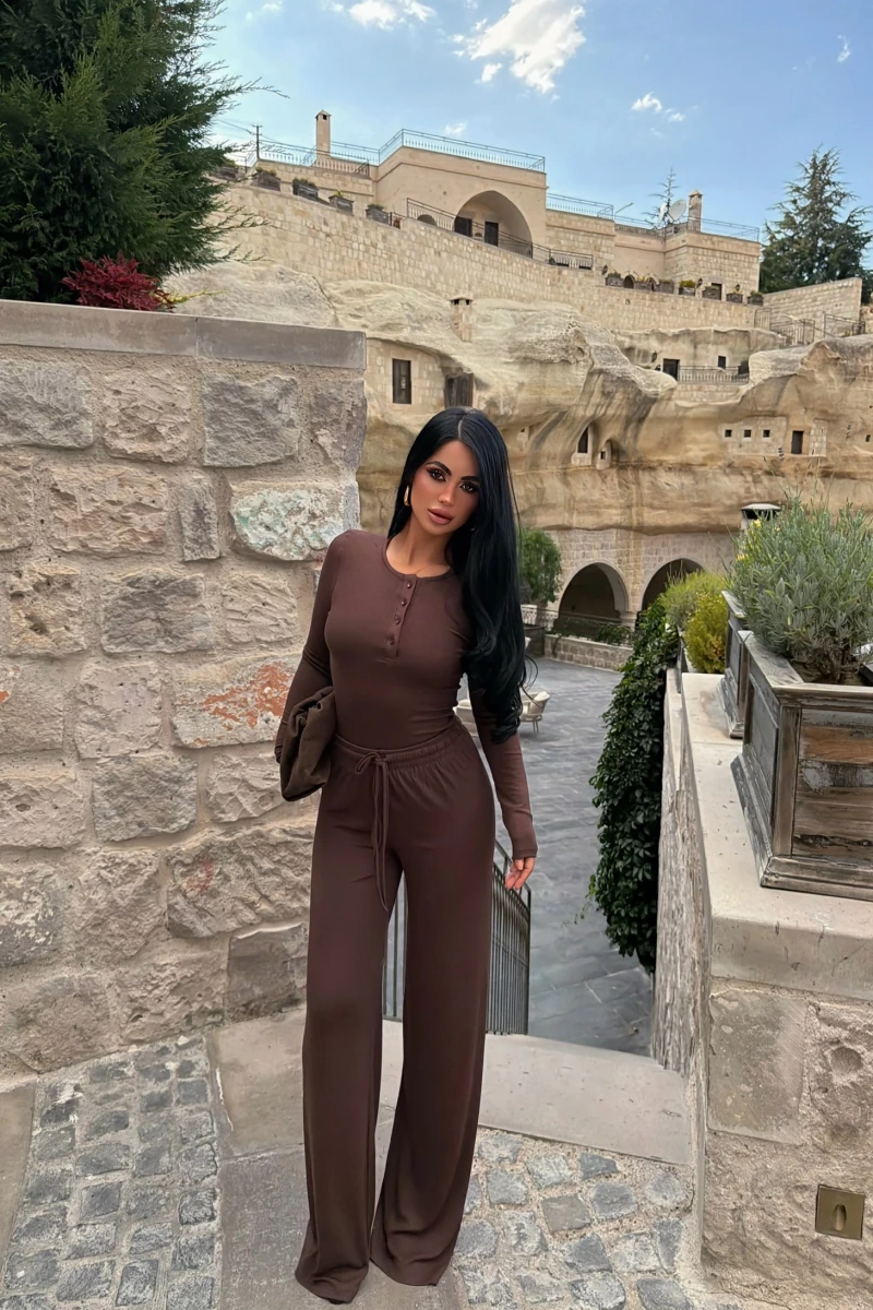 Kahve Yaka Düğmeli İkili Takım