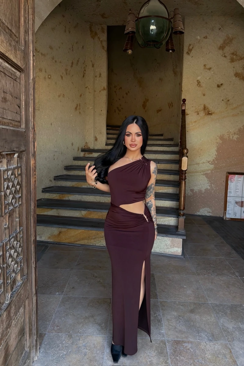 Kahve Yan Pencereli Sandy Elbise