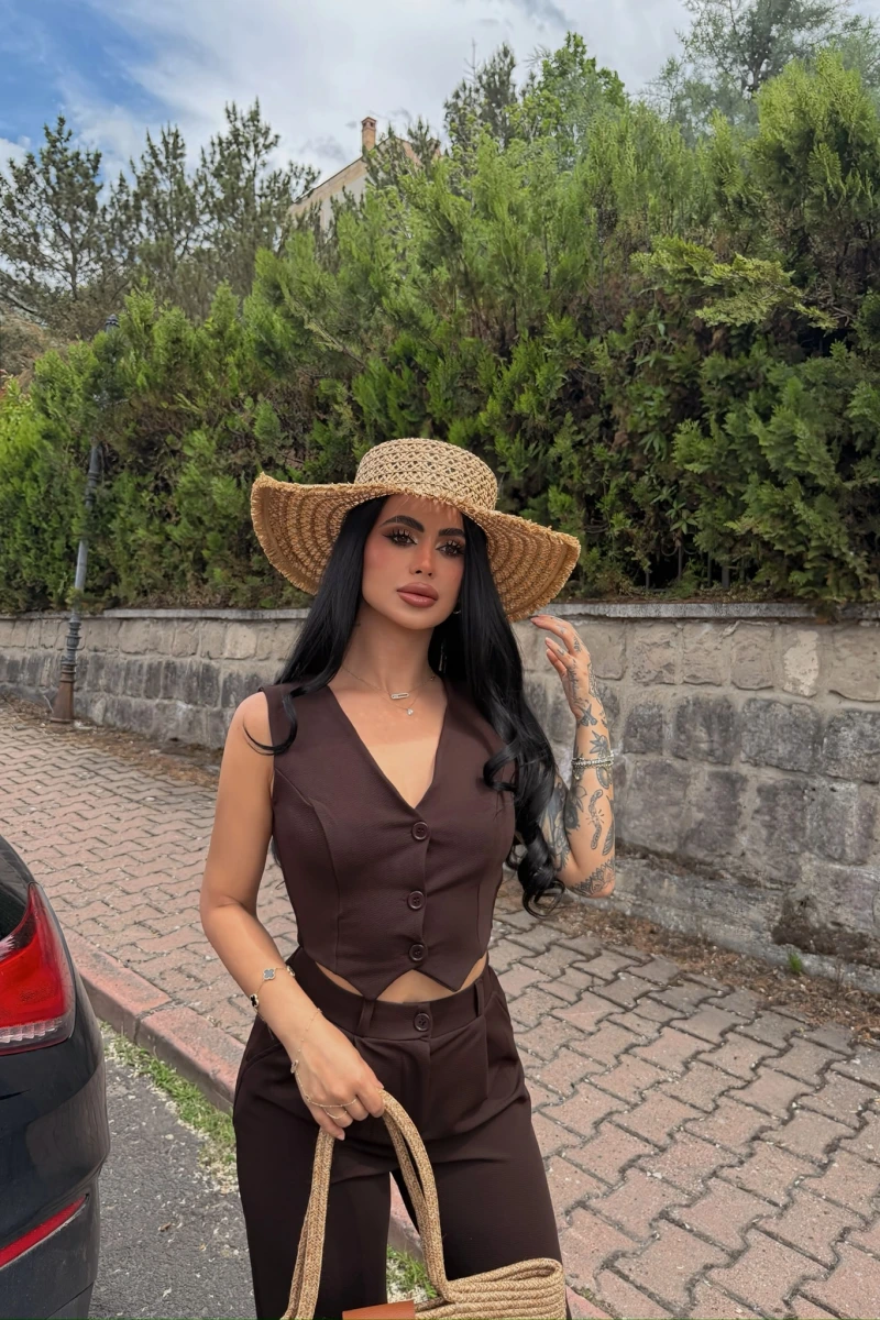 Kahve Yelekli Düğmeli İkili Takım