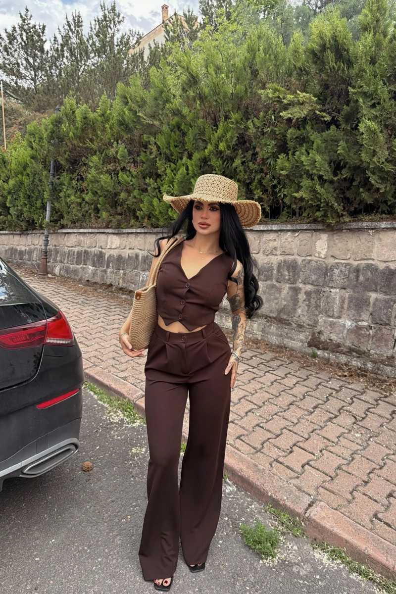 Kahve Yelekli Düğmeli İkili Takım