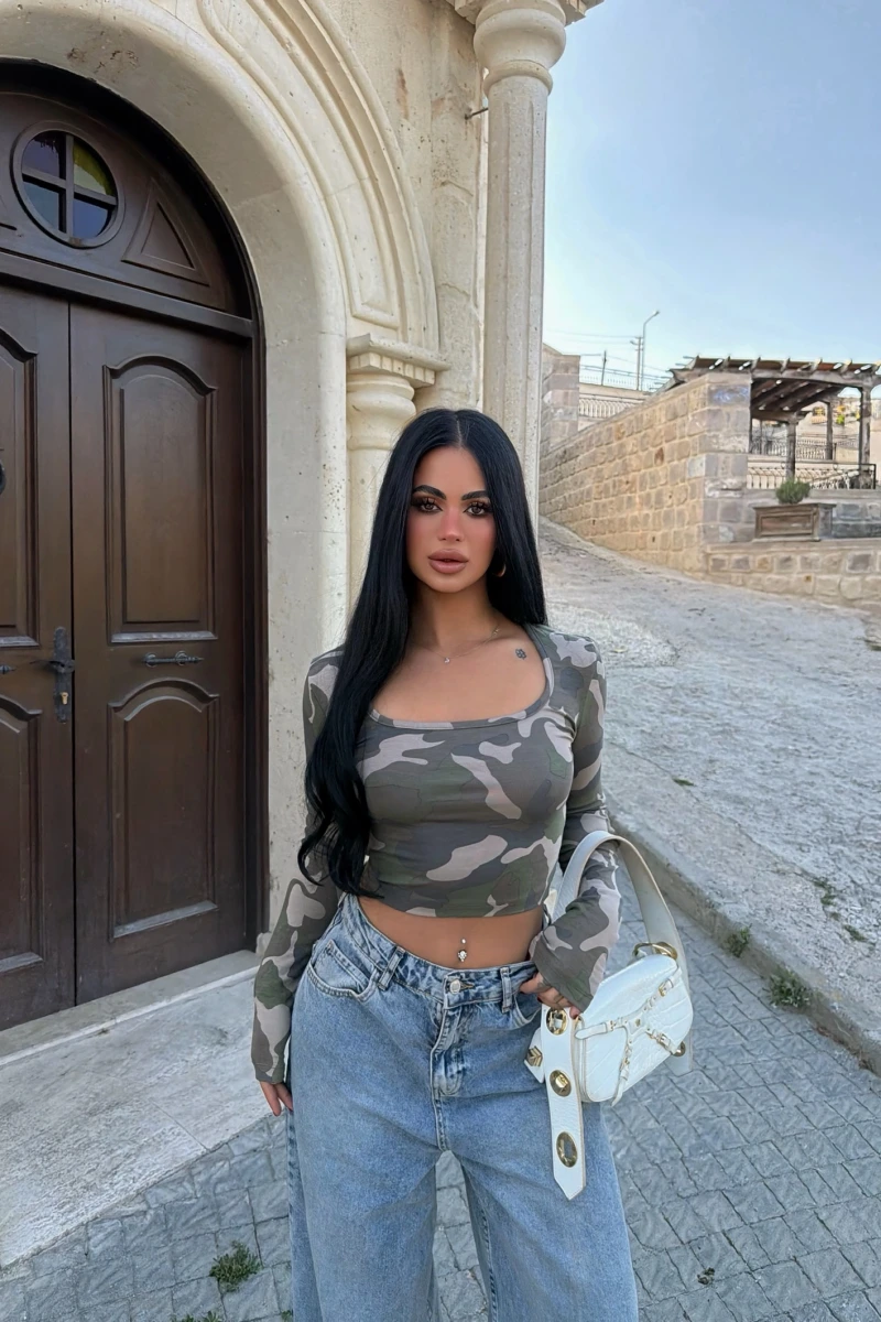 Kare Yaka Kamuflaj Crop