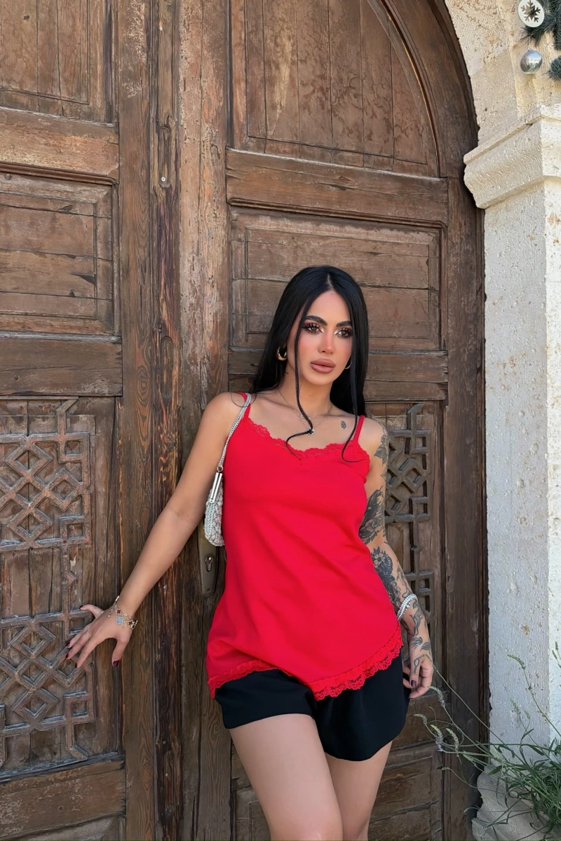 Kırmızı Asimetrik Dantelli Bluz
