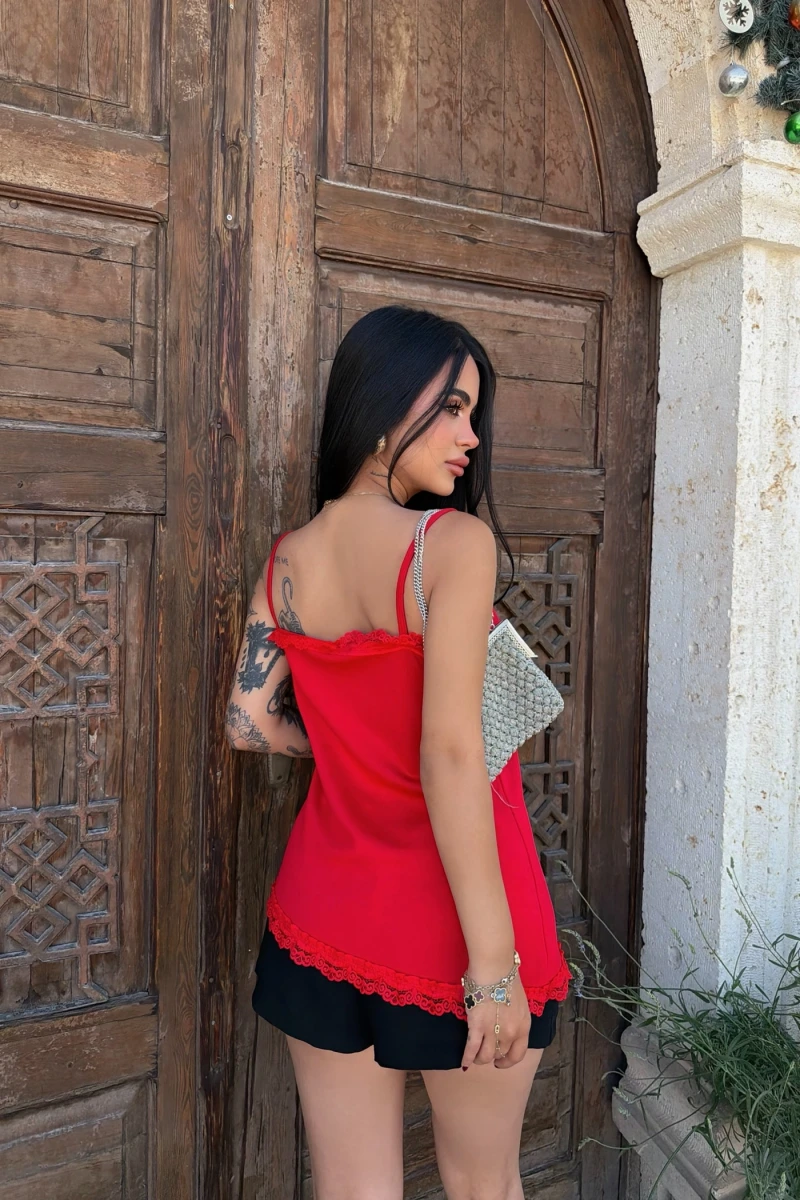 Kırmızı Asimetrik Dantelli Bluz