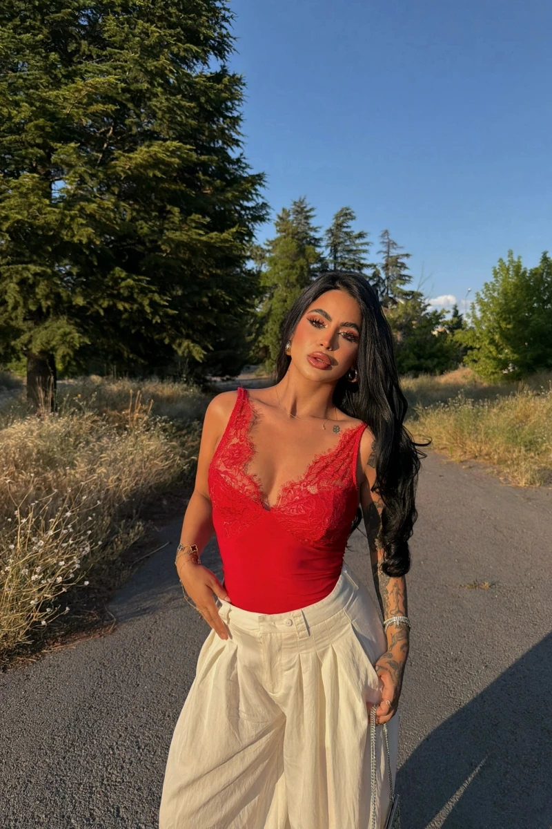 Kırmızı Güpürlü Sandy Bralet