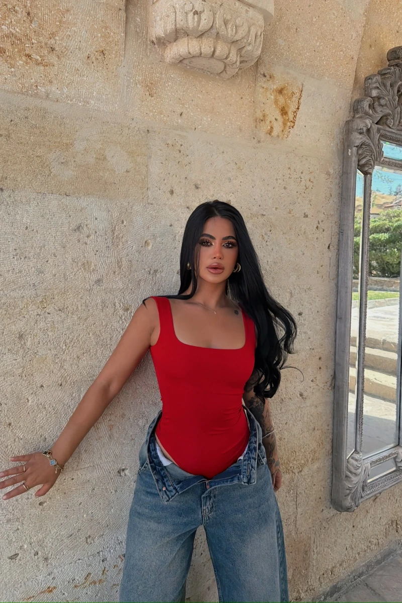 Kırmızı Kare Yaka Basic Bodysuit