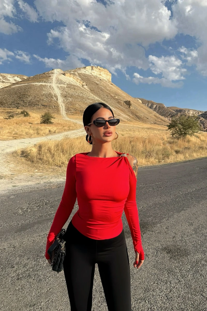 Kırmızı Omuz Tokalı Sandy Crop