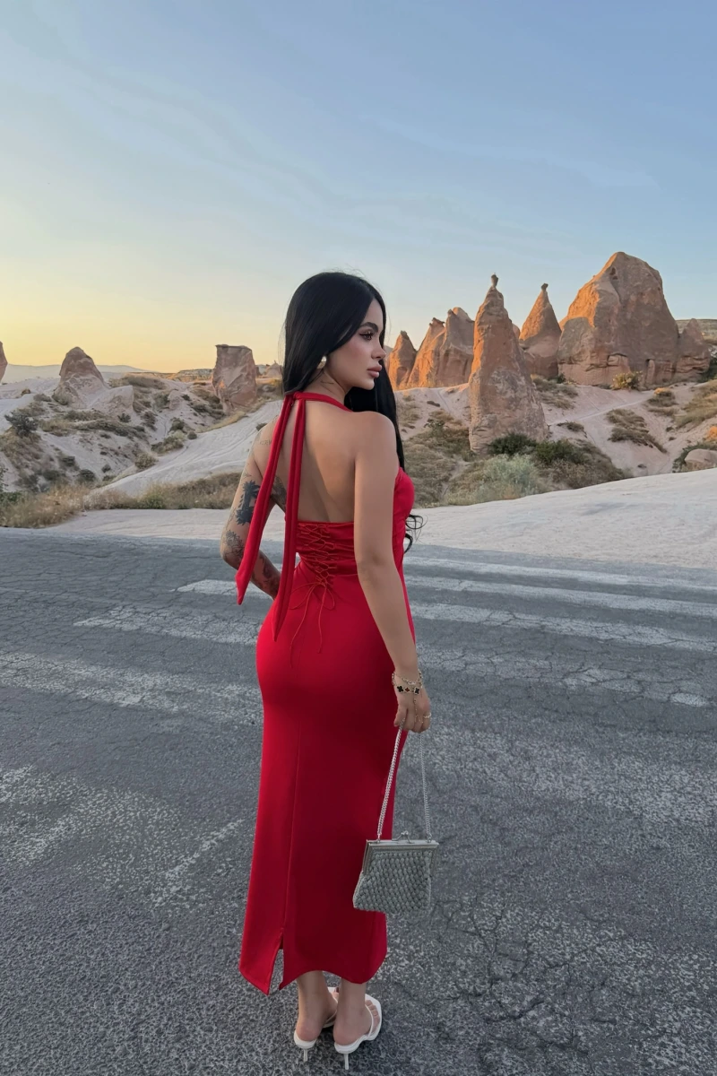 Kırmızı Sırt Dekolte Gloplu Maxi Elbise