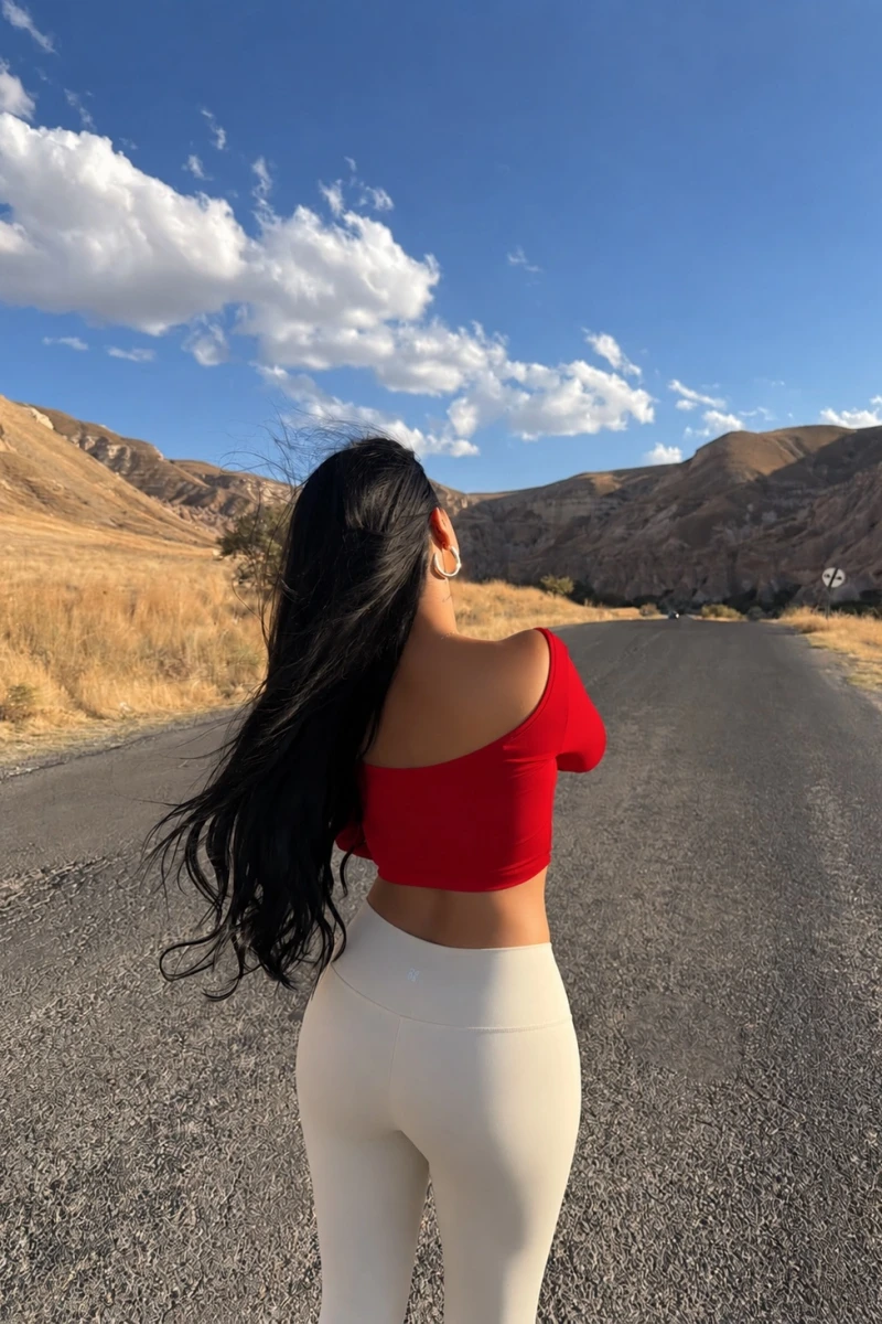 Kırmızı Sırt Dekolte Kare Yaka Crop