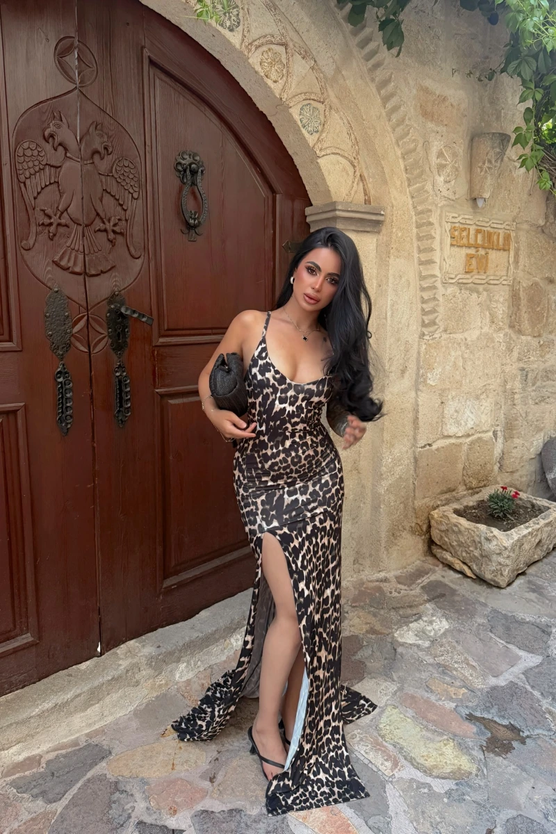 Leopar Çift Yırtmaçlı Sırt Çapraz Elbise