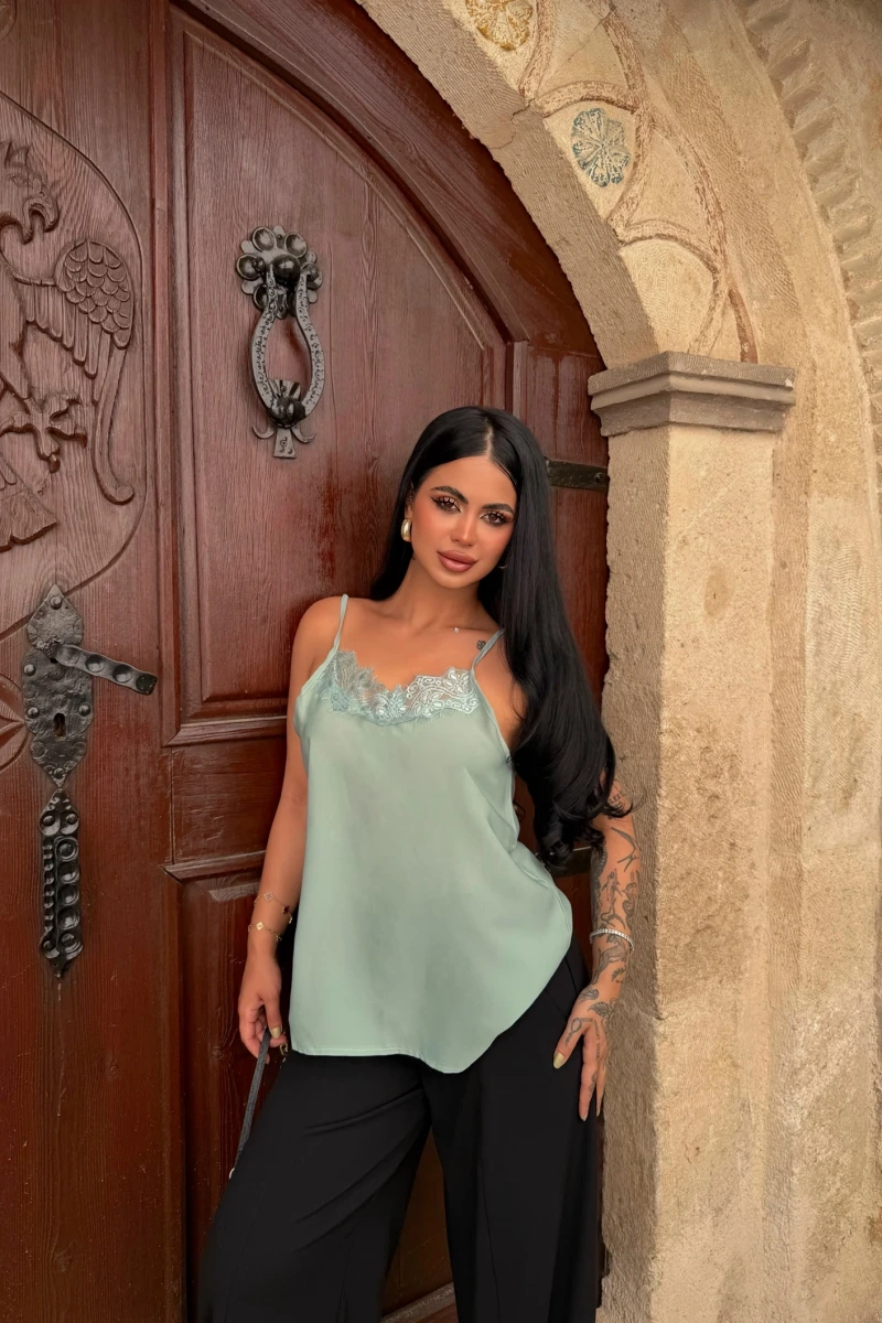Mint Dantel Detaylı Krep Bluz
