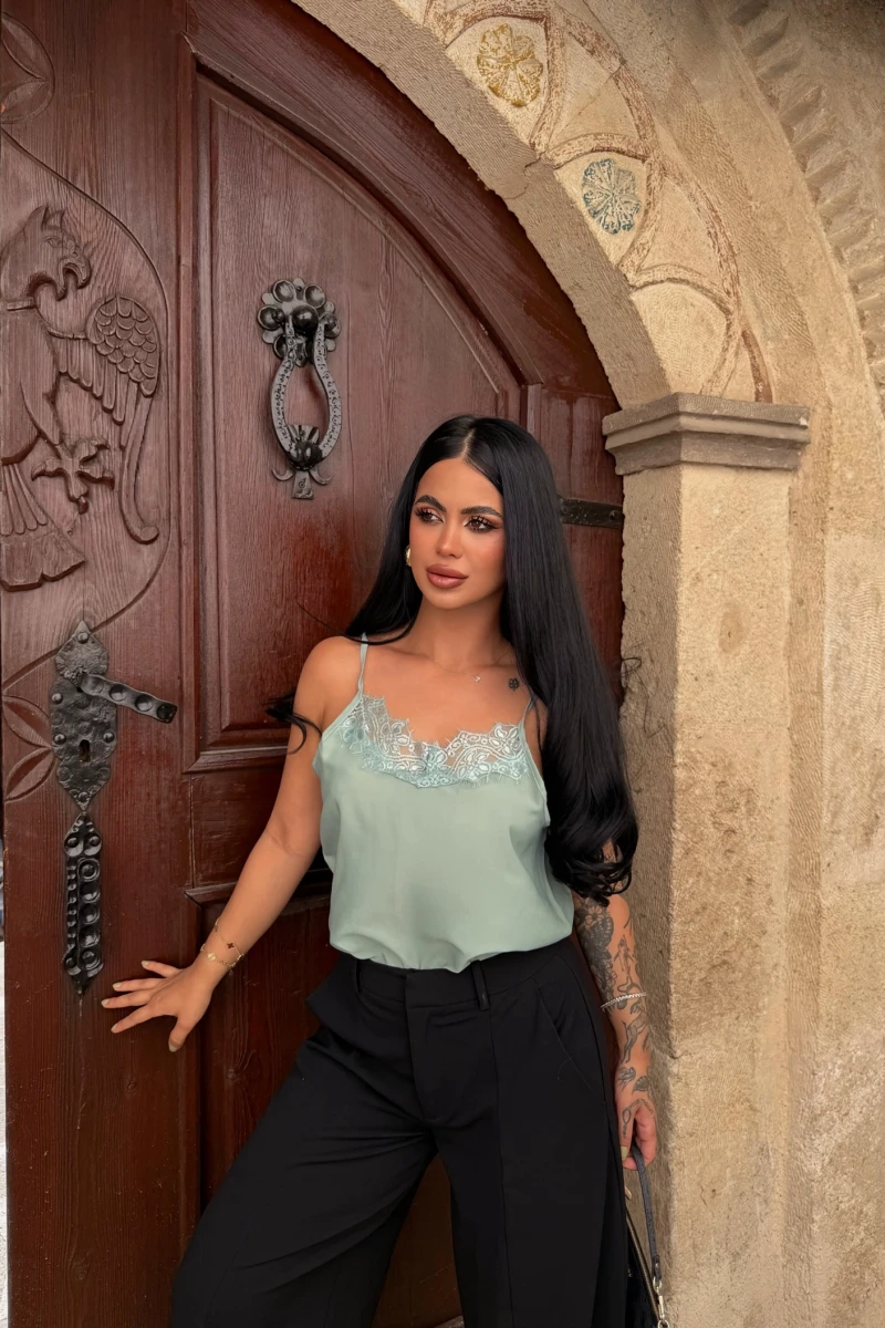 Mint Dantel Detaylı Krep Bluz