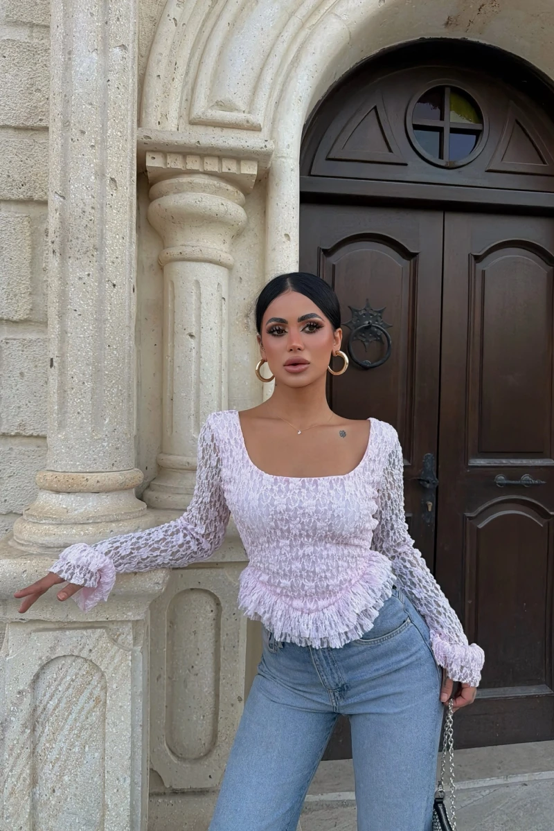 Pembe Kare Yaka Güpürlü Peplum Bluz