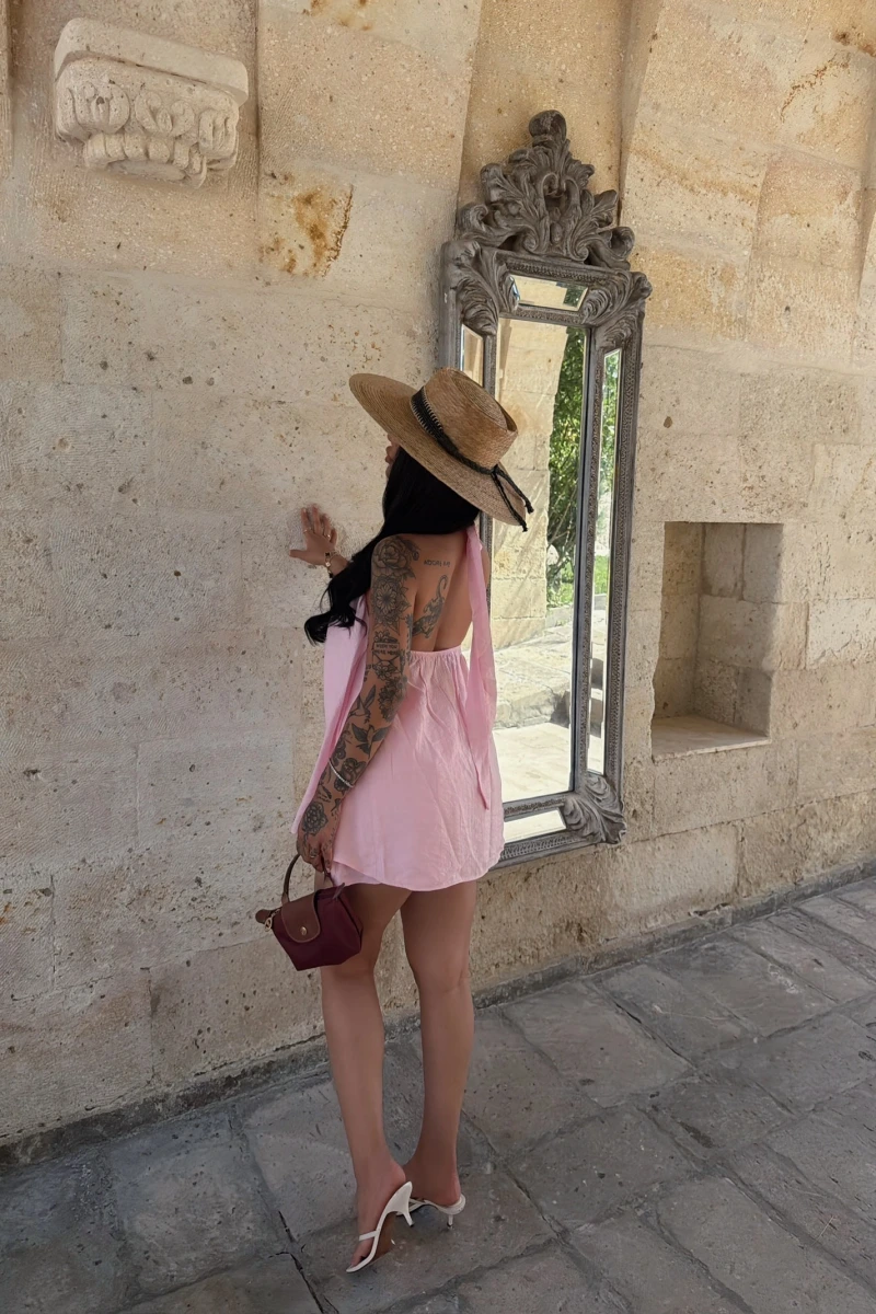 Pembe Sırt Açık Etekli Çilek Takım