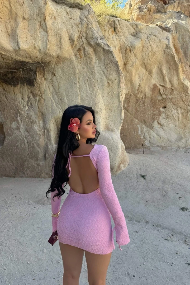 Pembe Sırt Açık Gofre Elbise