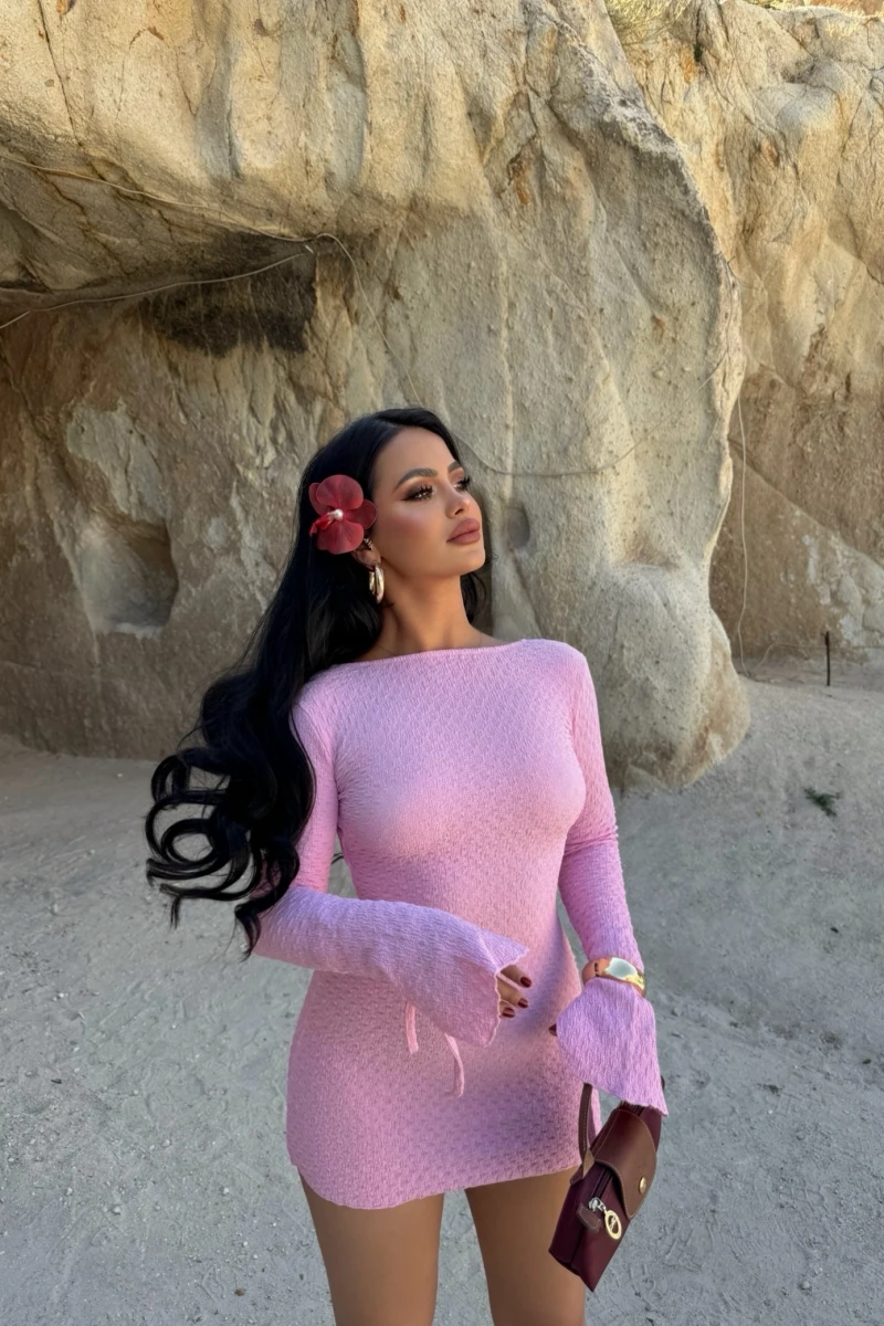Pembe Sırt Dekolte Gofre Elbise