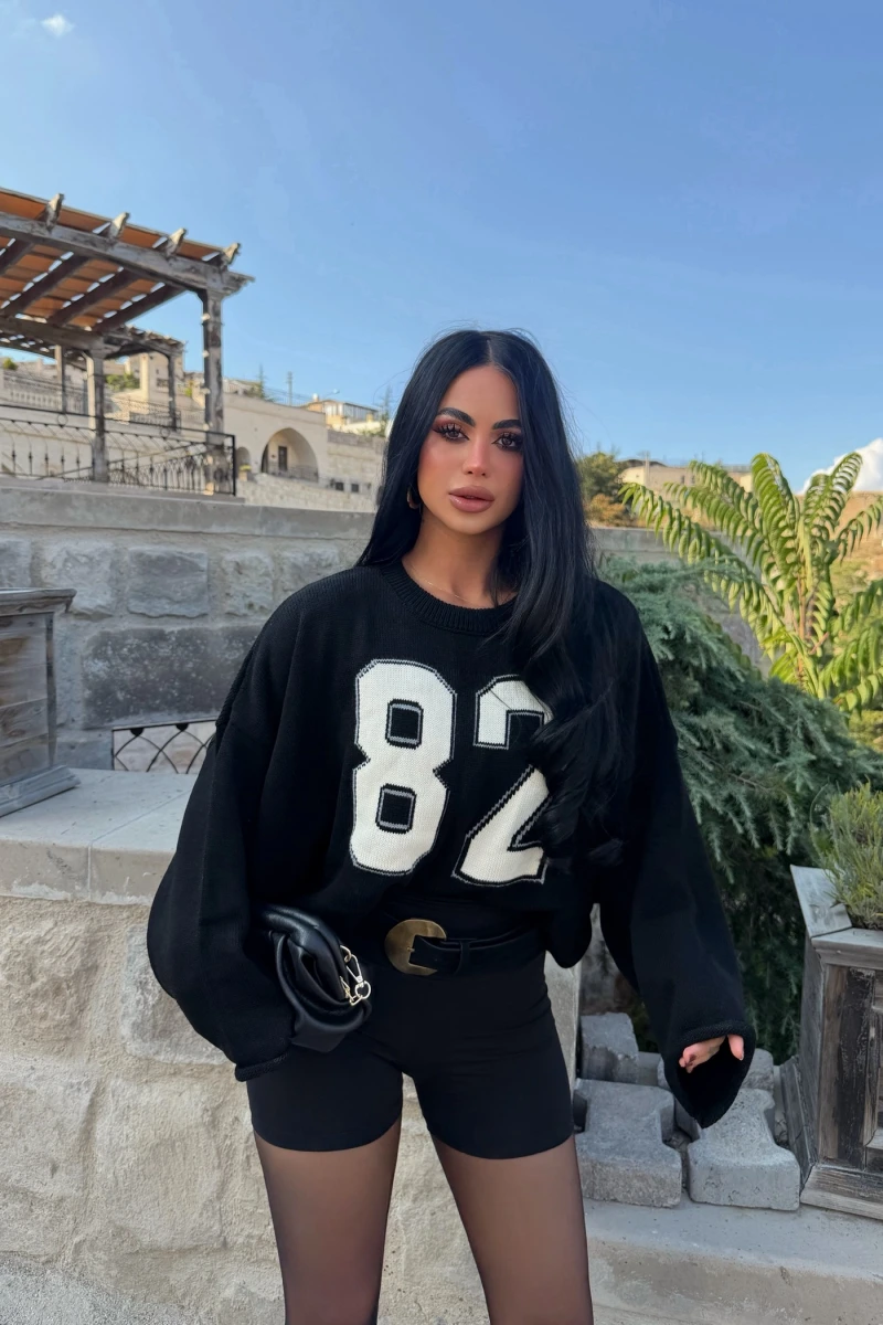 Siyah 82 Kolları Volanlı Triko