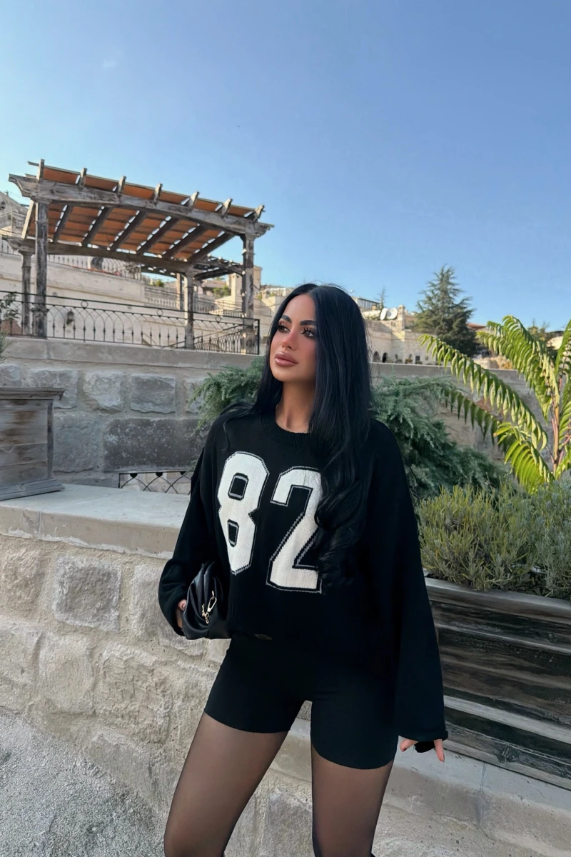 Siyah 82 Kolları Volanlı Triko