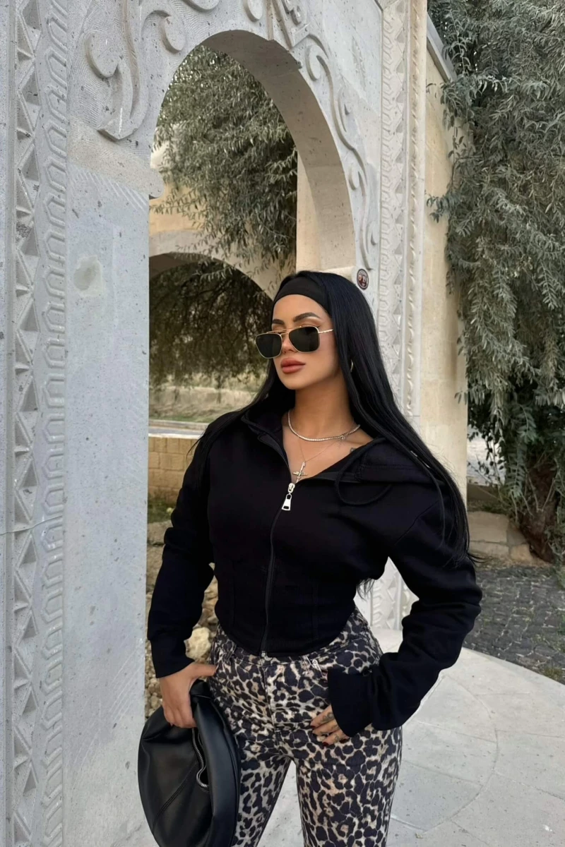 Siyah Bel Korseli Kapşonlu Hırka