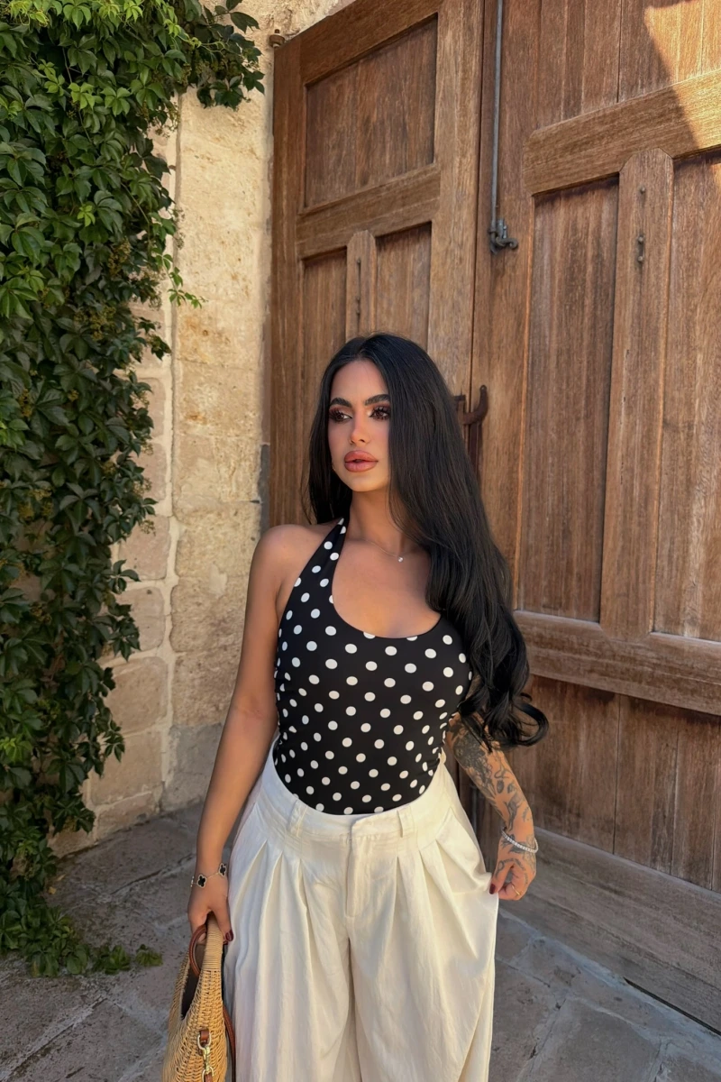 Siyah Boyundan Geçmeli Puantiyeli Crop