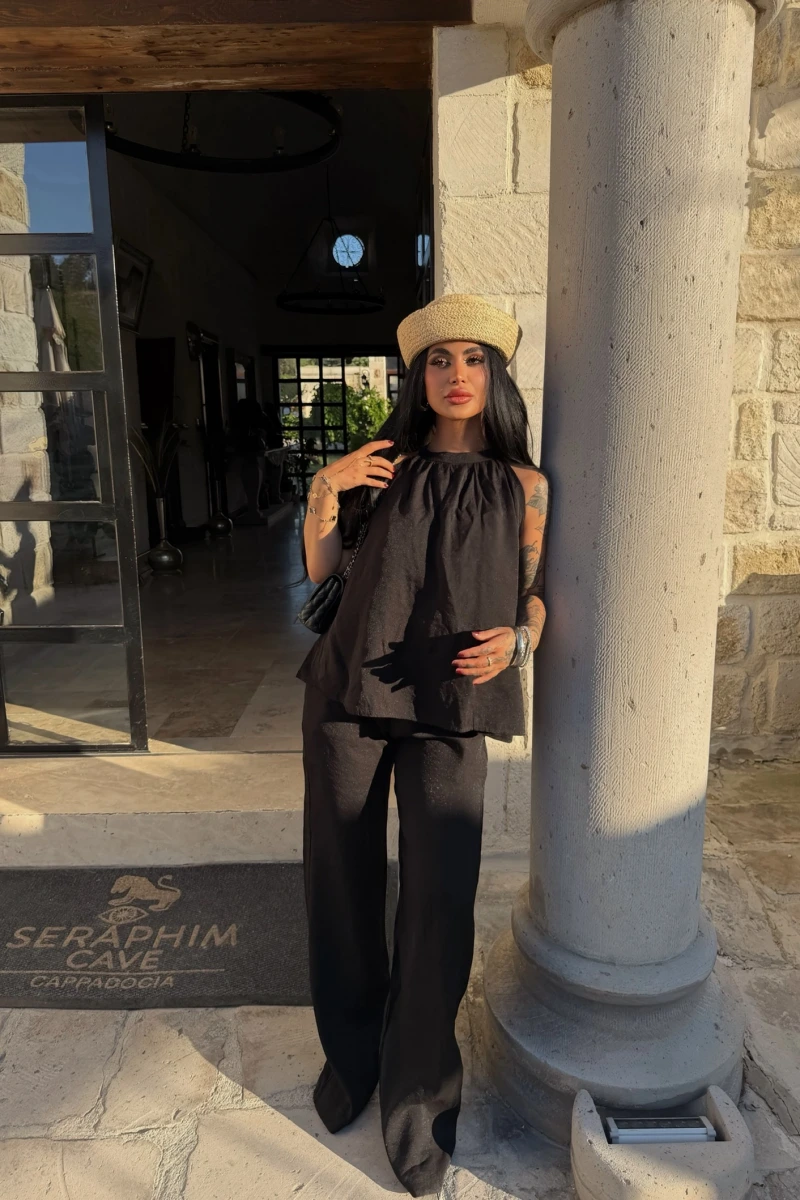 Siyah Capri Boyundan Geçmeli Takım