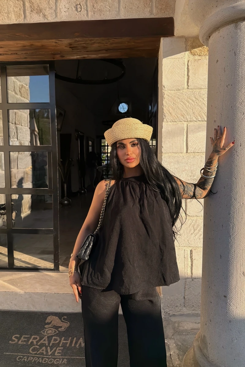 Siyah Capri Boyundan Geçmeli Takım