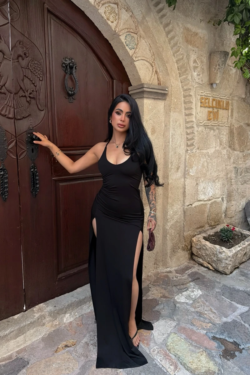Siyah Çift Yırtmaçlı Sırt Çapraz Elbise