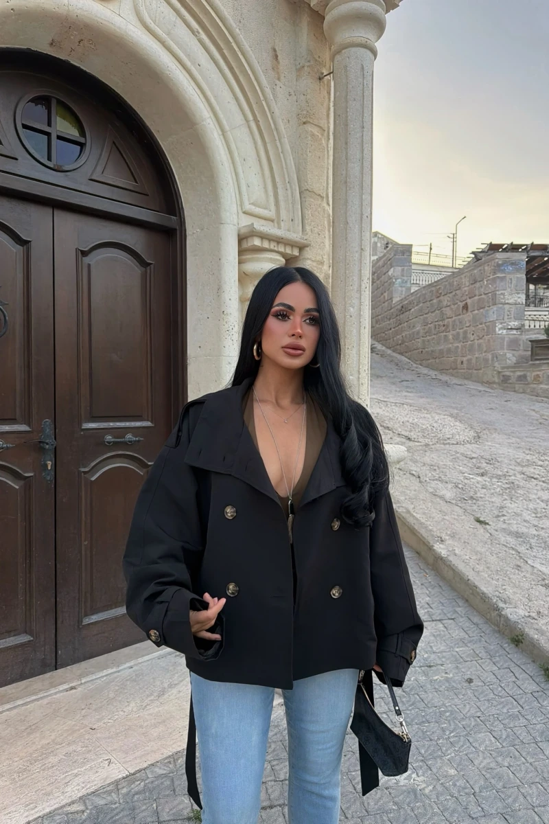 Siyah Dik Yaka Kuşaklı Trençkot