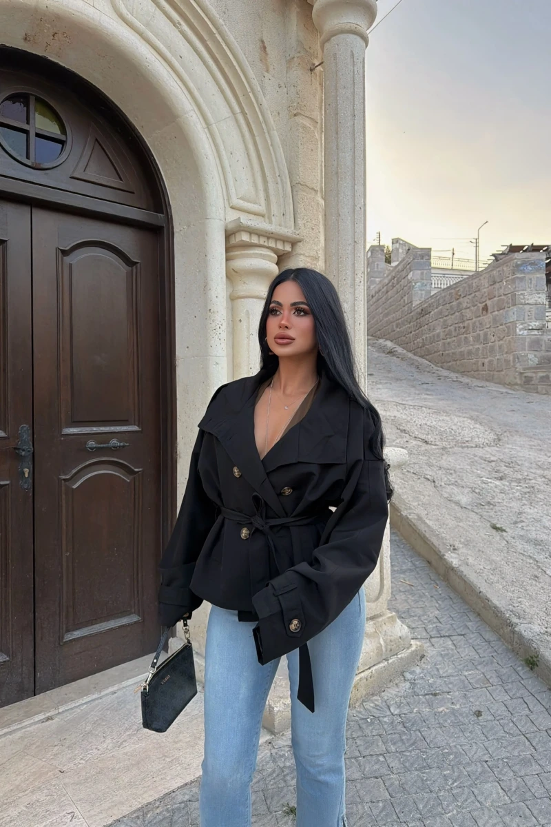 Siyah Dik Yaka Kuşaklı Trençkot