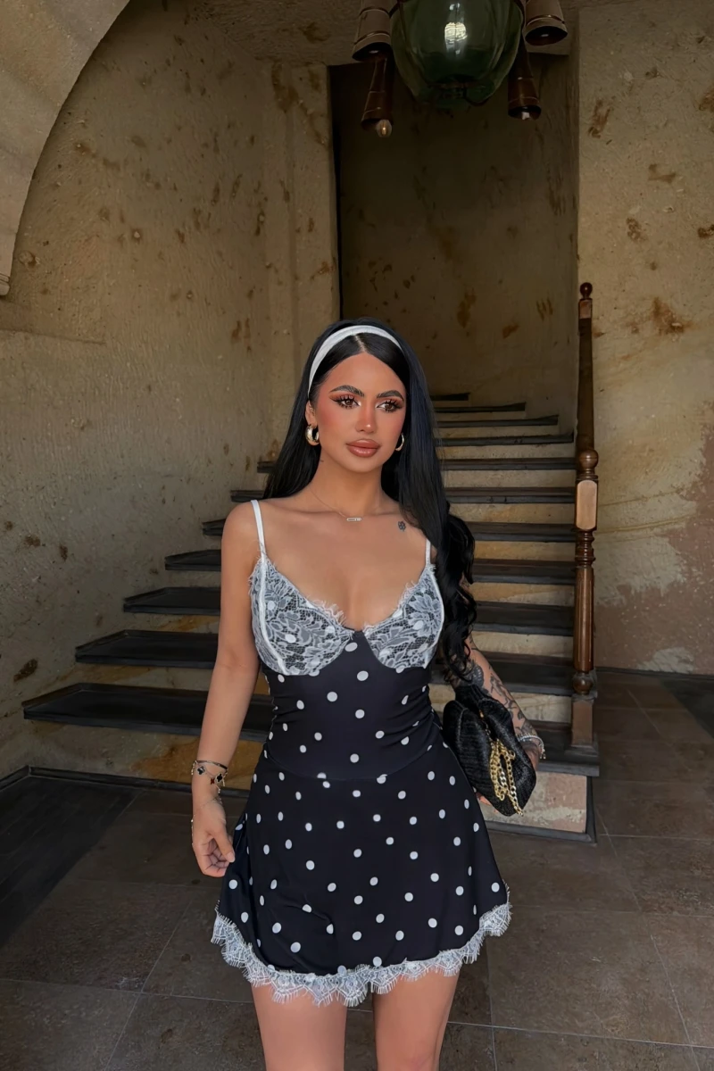 Siyah Garnili Puantiyeli Elbise