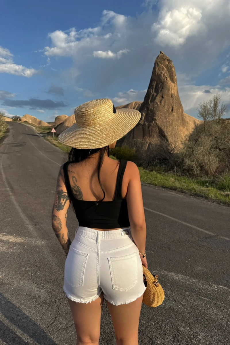 Siyah Göğüs Bağcıklı Biyeli Crop