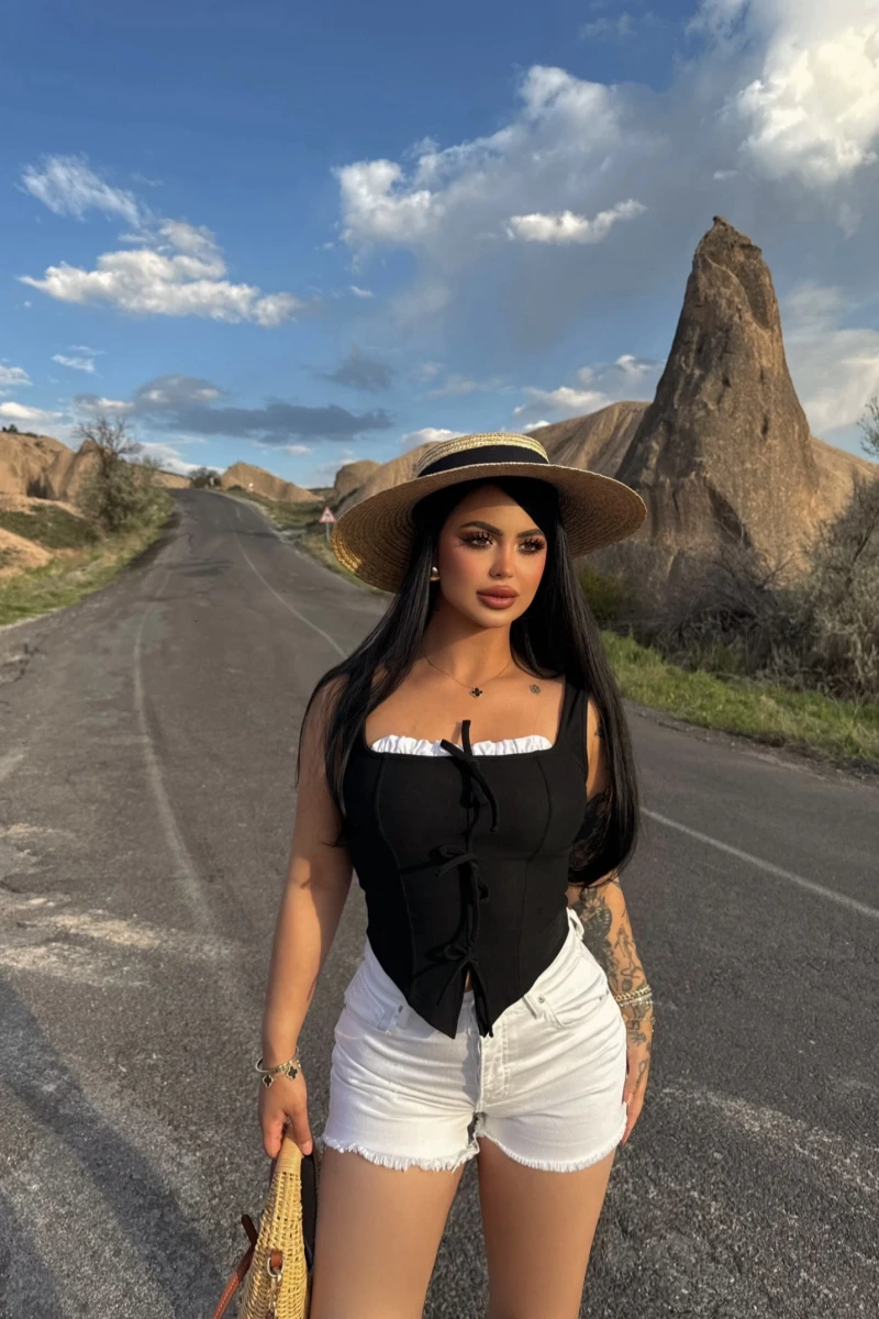 Siyah Göğüs Bağcıklı Biyeli Crop