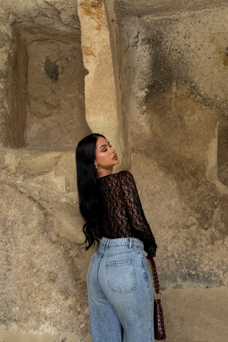 Siyah İçi Astarlı Güpürlü Bodysuit