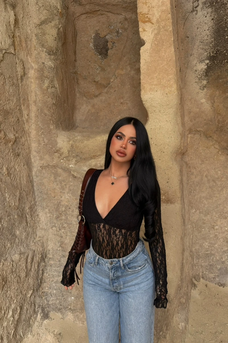 Siyah İçi Astarlı Güpürlü Bodysuit