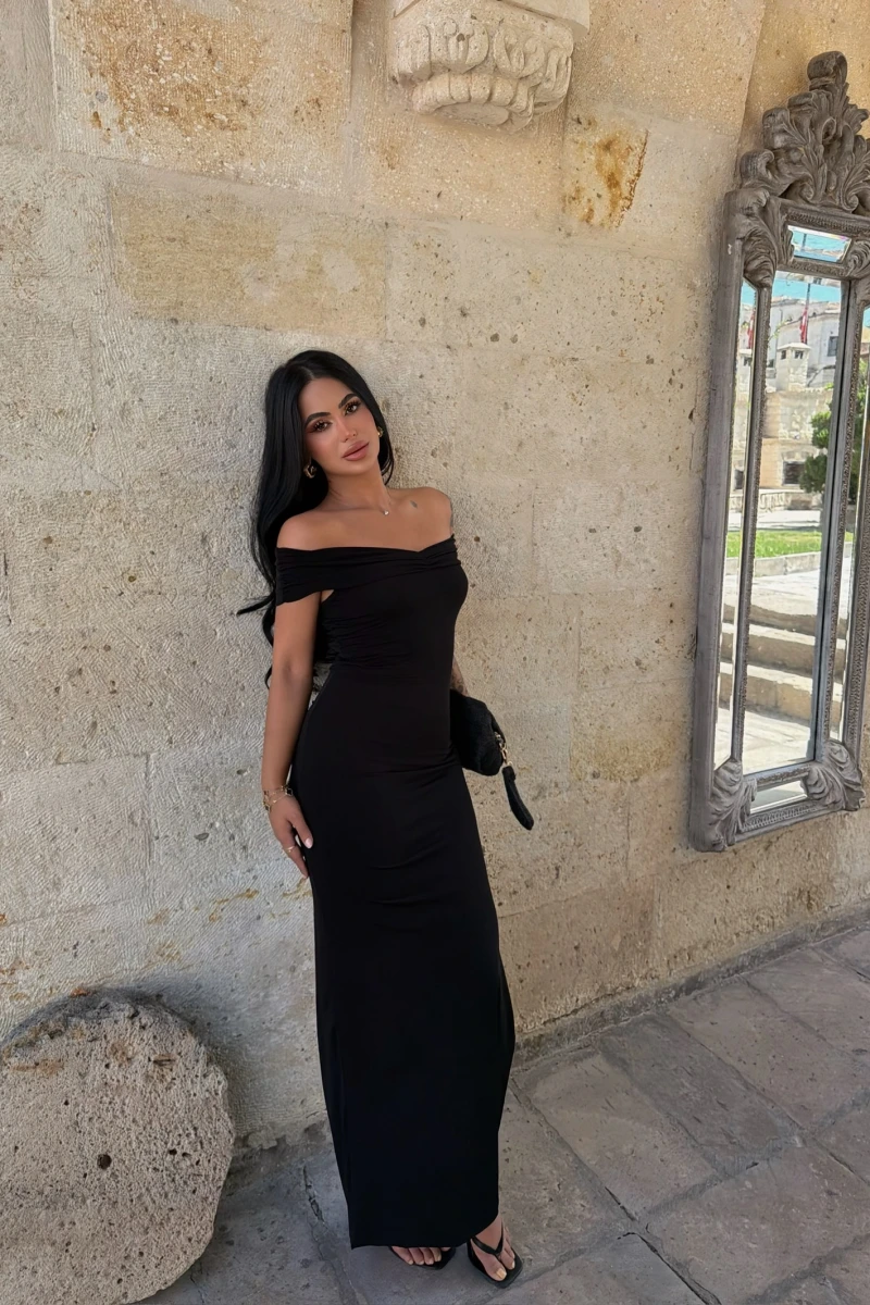 Siyah Kayık Yaka Maxi Elbise