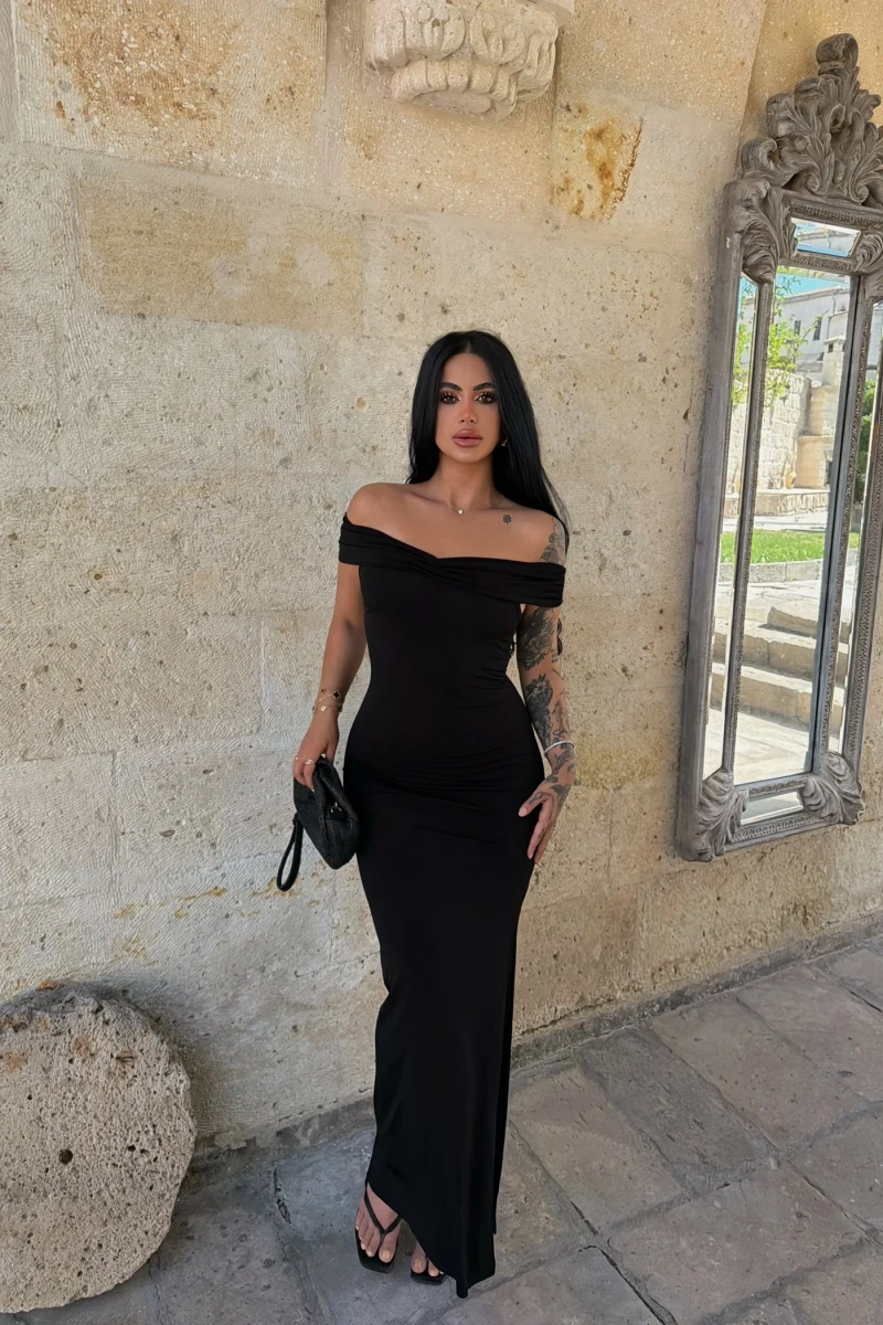 Siyah Kayık Yaka Maxi Elbise