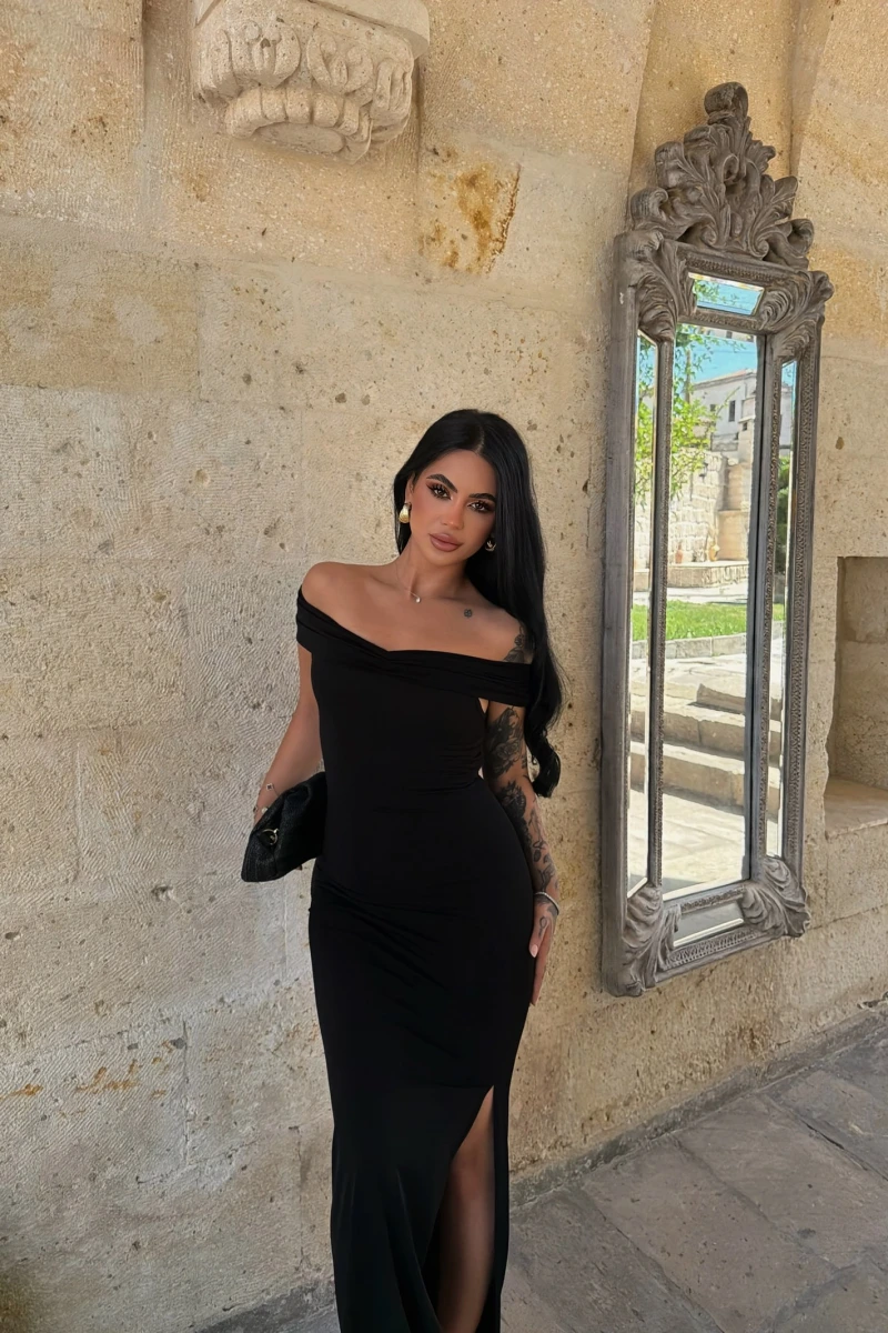 Siyah Kayık Yaka Maxi Elbise