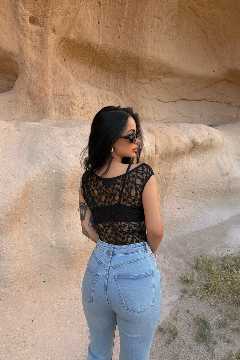 Siyah Kroşe Ajurlu Örgü Crop