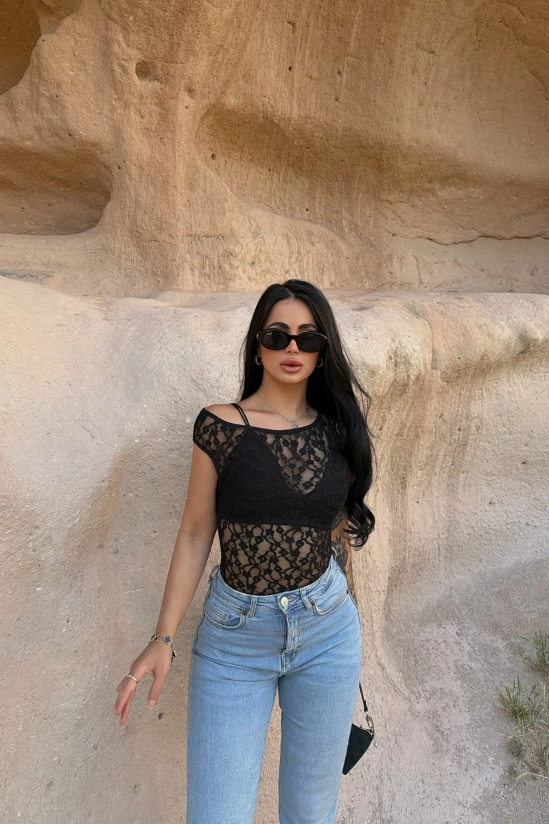 Siyah Kroşe Ajurlu Örgü Crop