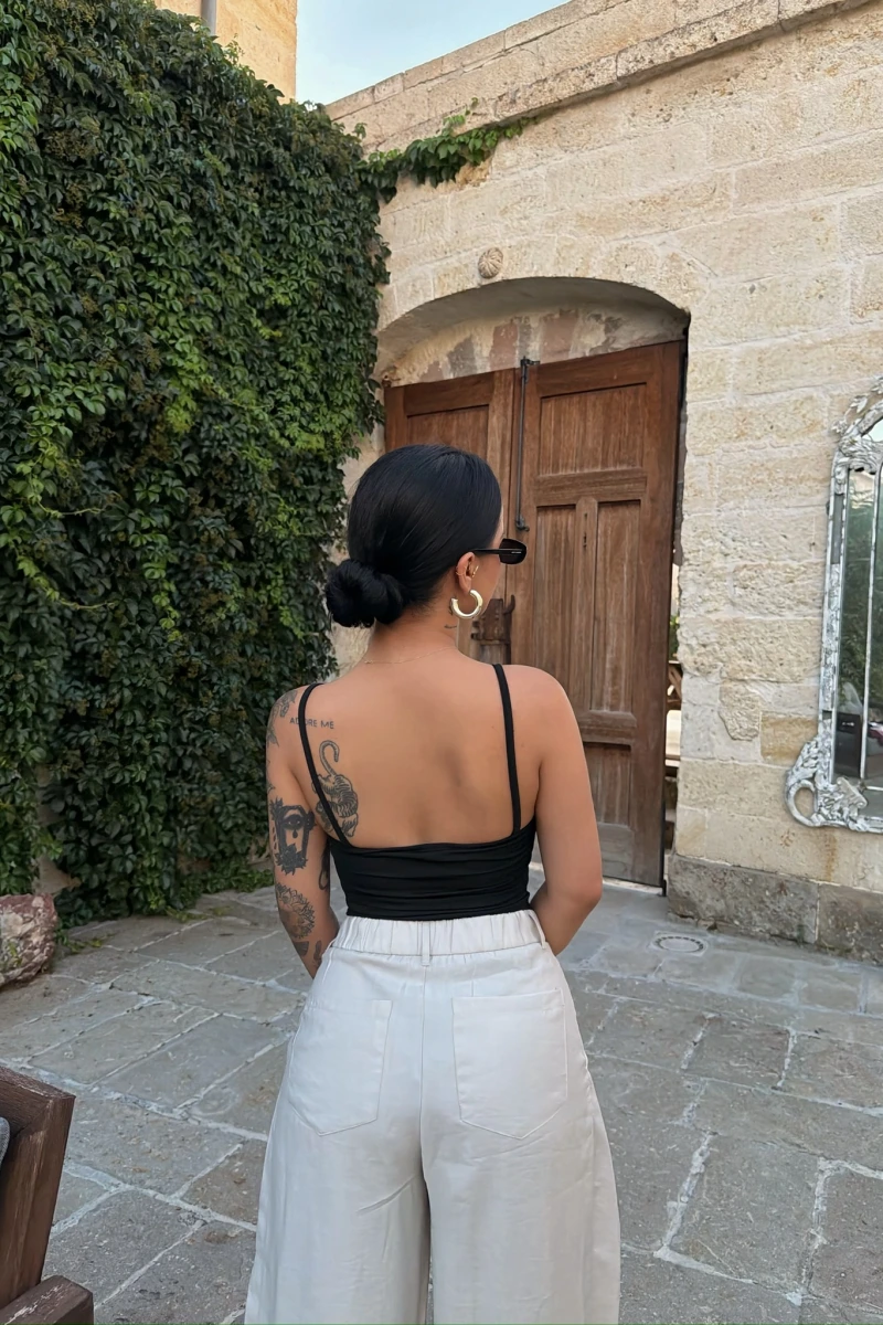 Siyah Metal Aksesuarlı Bodysuit