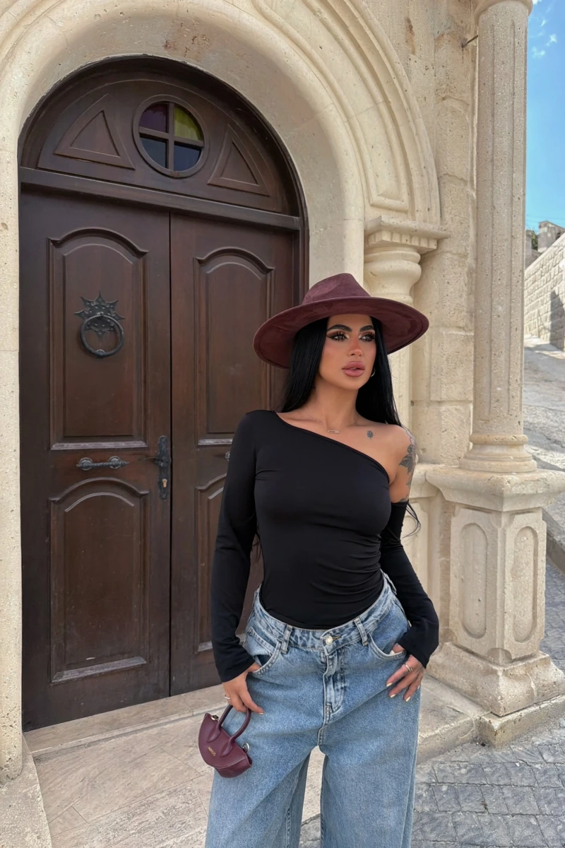 Siyah Omuz Açık Basic Crop