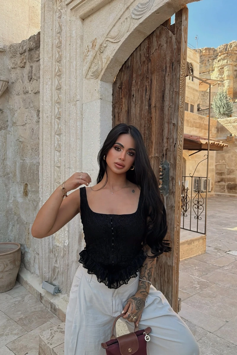 Siyah Önü Kancalı Güpürlü Büstiyer