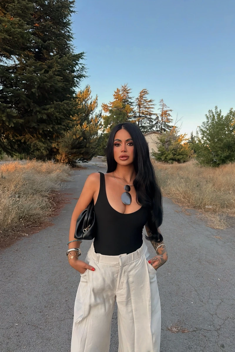 Siyah Sırt Açık V Bodysuit