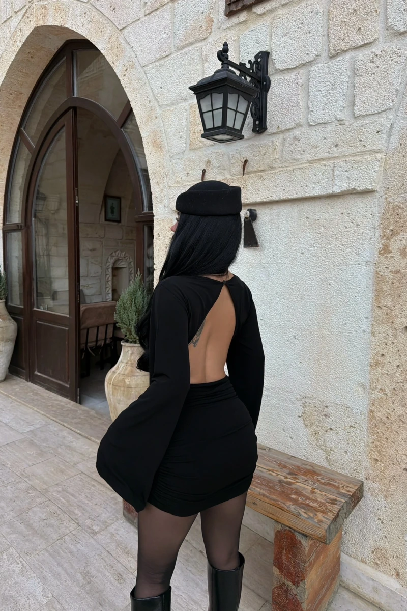 Siyah Sırt Dekolte Drapeli Mini Elbise