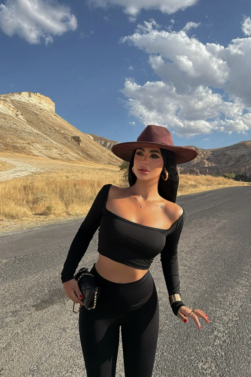 Siyah Sırt Dekolte Kare Yaka Crop