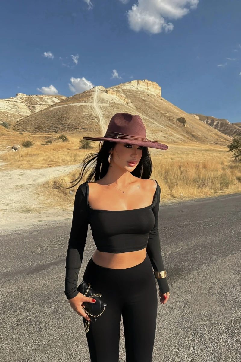 Siyah Sırt Dekolte Kare Yaka Crop