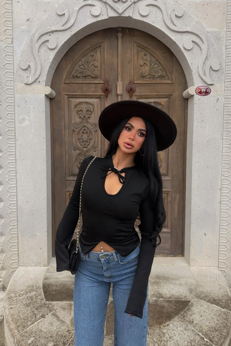 Siyah Yaka Bağcıklı Volanlı Crop